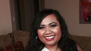 Asyalı olgun kadın meniyle kaplanıyor.