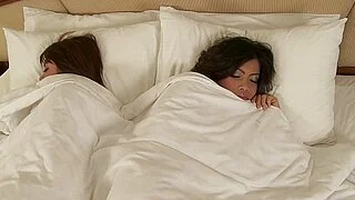 Chicas lesbianas tailandesas lindas y fah